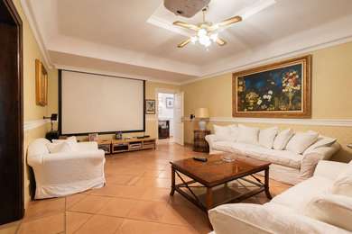 LUSSUOSA VILLA CON PARCO E PISCINA