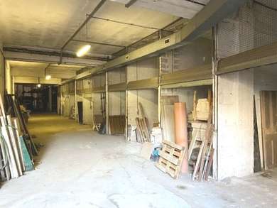 AMPIO LOCALE CON AUTORIMESSA DA RISTRUTTURARE