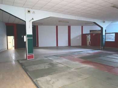 AMPIO LOCALE CON AUTORIMESSA DA RISTRUTTURARE