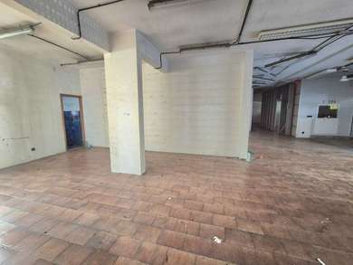 HIGH-VISIBILITY COMMERCIAL SPACE