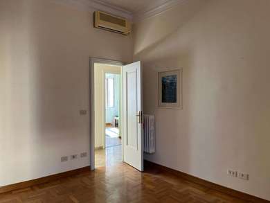 BRIGHT APARTMENT IN HISTORICAL BUILDING