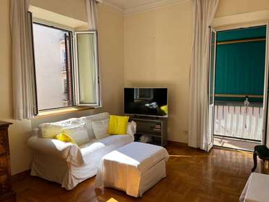 BRIGHT APARTMENT IN HISTORICAL BUILDING