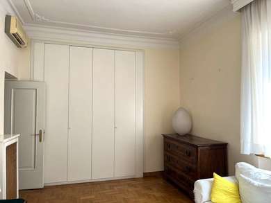 BRIGHT APARTMENT IN HISTORICAL BUILDING