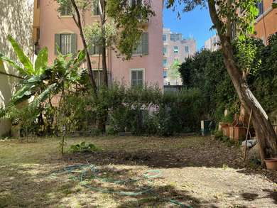 BRIGHT APARTMENT IN HISTORICAL BUILDING
