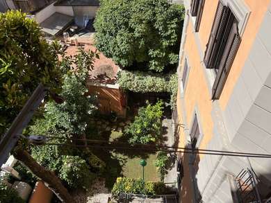 BRIGHT APARTMENT IN HISTORICAL BUILDING