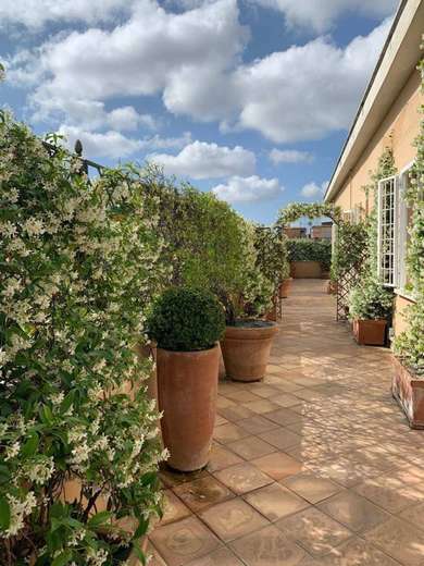 LUSSUOSO ATTICO CON TERRAZZA PANORAMICA