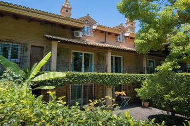 LUXURY VILLA WITH PARK AND SWIMMING POOL
