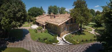 LUXURY VILLA WITH PARK AND SWIMMING POOL