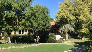 LUXURY VILLA WITH PARK AND SWIMMING POOL