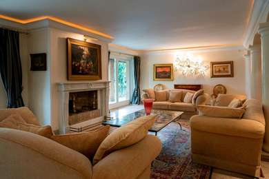 LUXURY VILLA WITH PARK AND SWIMMING POOL