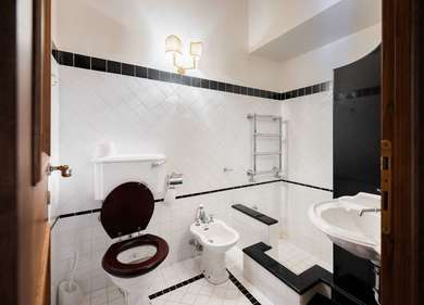LUXURY VILLA WITH PARK AND SWIMMING POOL