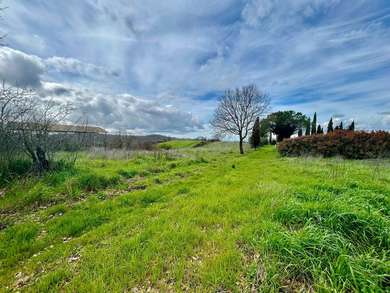 A JEWEL AMONG THE TUSCAN HILLS