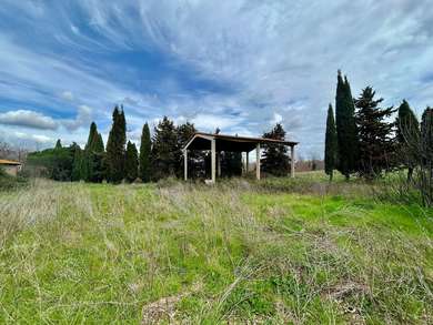 A JEWEL AMONG THE TUSCAN HILLS