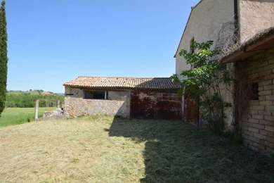 A JEWEL AMONG THE TUSCAN HILLS