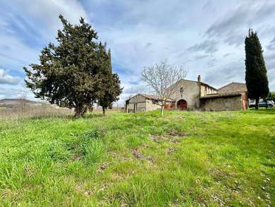 A JEWEL AMONG THE TUSCAN HILLS