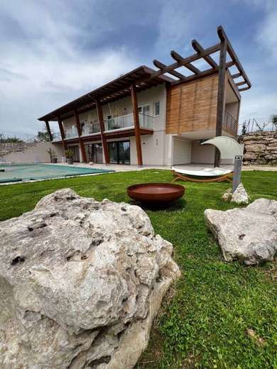 GUESTHOUSE IMMERSA NEL VERDE CON PISCINA