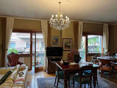 CHARMING THREE ROOM APARTMENT