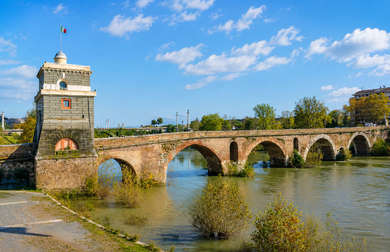 PONTE MILVIO, AMPIO UFFICIO CON POSTI AUTO