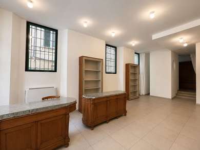 PRESTIGIOUS HISTORIC BUILDING PORTION