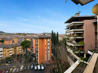 VIALE VATICANO, AMPIO APPARTAMENTO