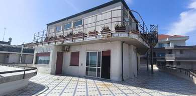 PESCARA VENDITA INTERO STABILE FRONTE MARE