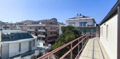 PESCARA VENDITA INTERO STABILE FRONTE MARE