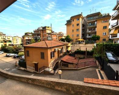 Next to Battistini Metro, apartment