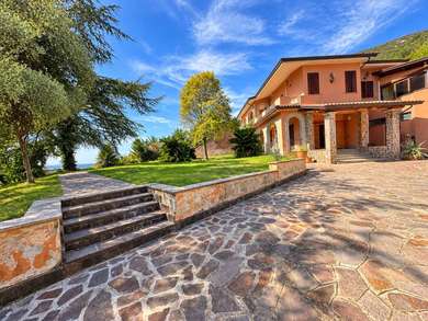 MONTE SORATTE, PRESTIGIOSA VILLA