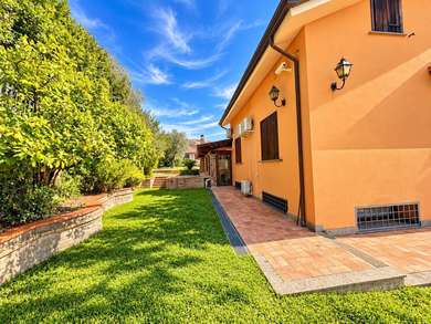 MONTE SORATTE, PRESTIGIOSA VILLA