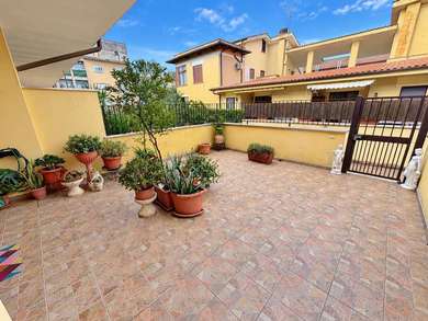 NEPI APPARTAMENTO IN VILLINO A SCHIERA