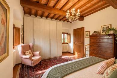 CAREGGI, PORZIONE DI COLONICA CON ULIVI